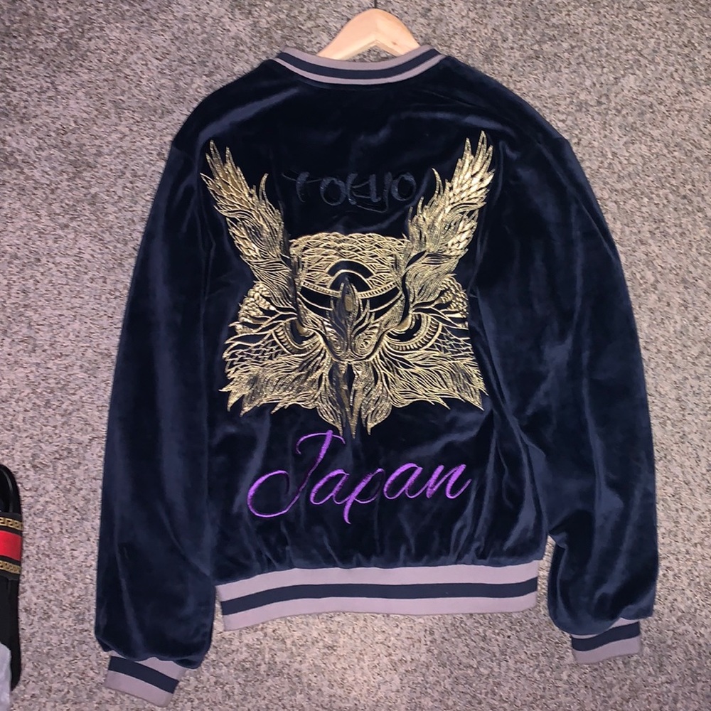 Velvet material bomber jacket